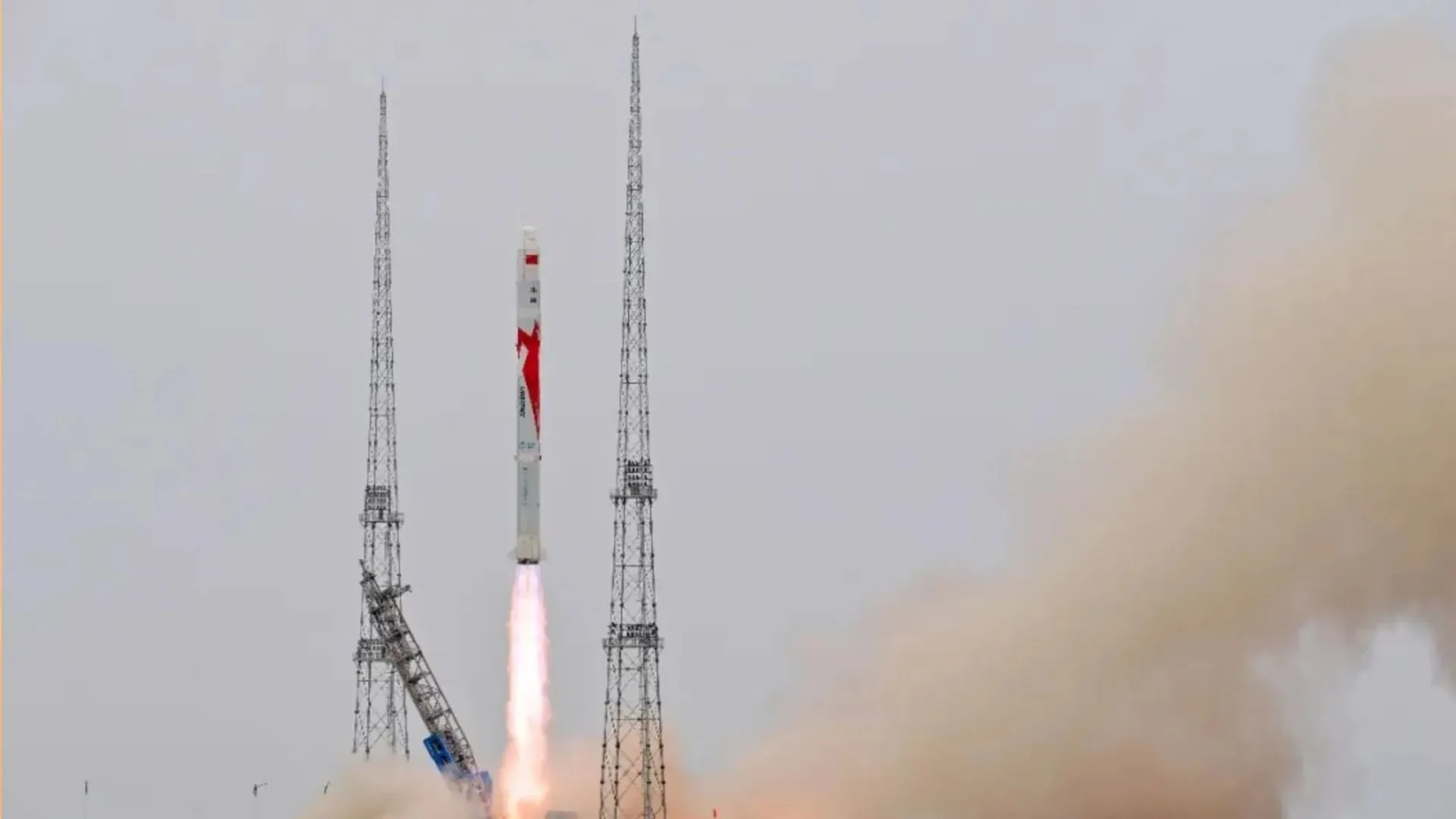 चीन ने तीन उपग्रहों के लिए ज़ुके-2 वाहक रॉकेट किया लॉन्च