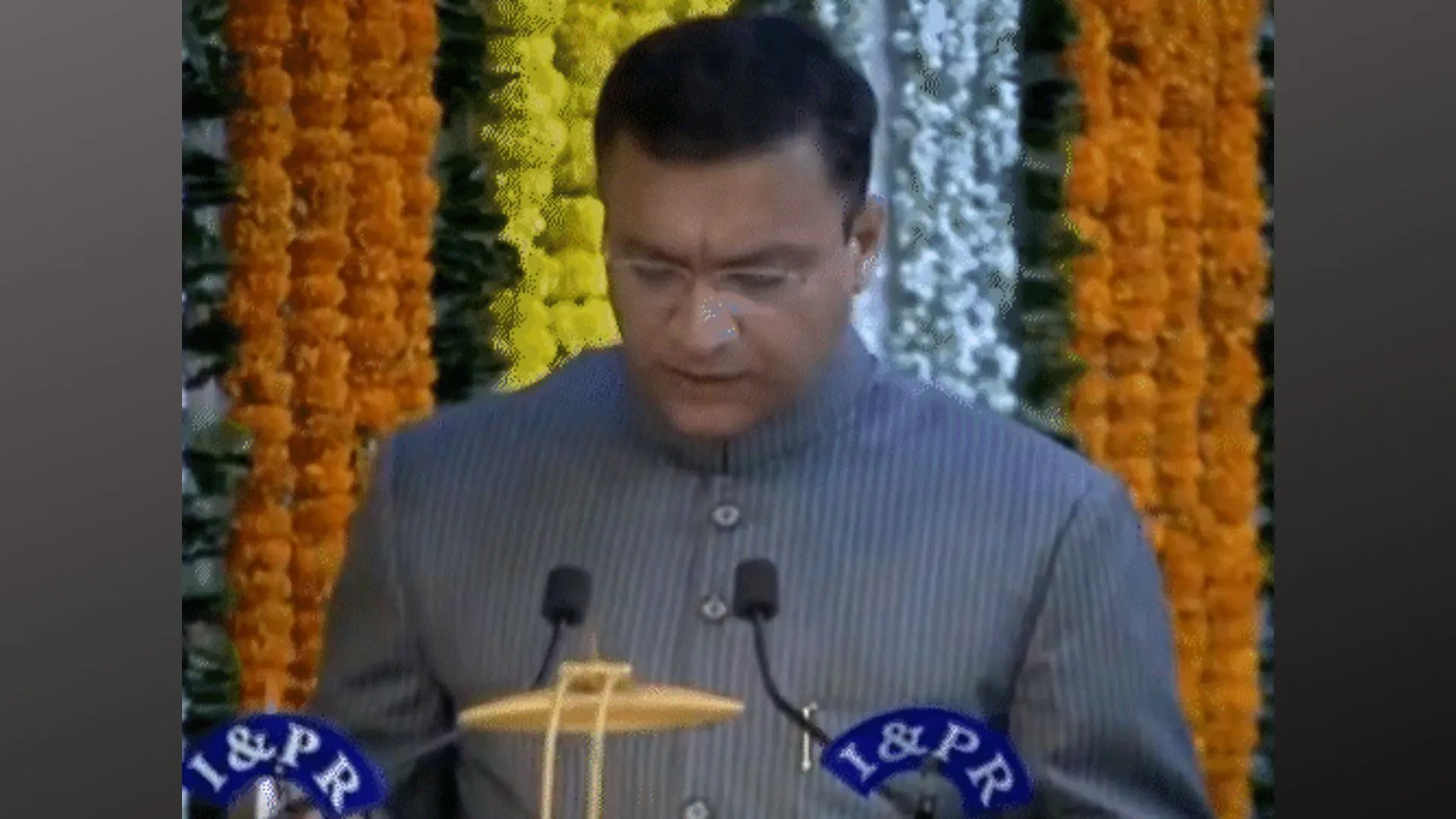 अकबरुद्दीन औवेसी ने प्रोटेम स्पीकर पद की ली शपथ, CM रेवंत रेड्डी समेत ये हस्तियां रहे मौजूद  