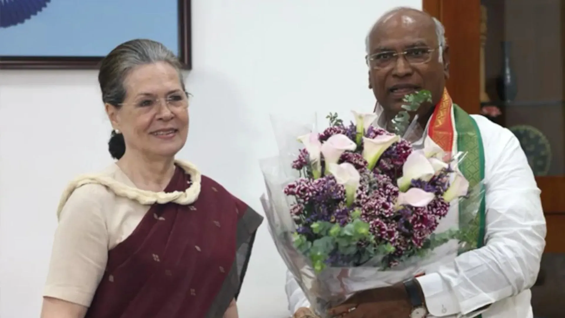 खड़गे समेत कई कांग्रेस नेताओं ने सोनिया गांधी को जन्मदिन की दी बधाई 
