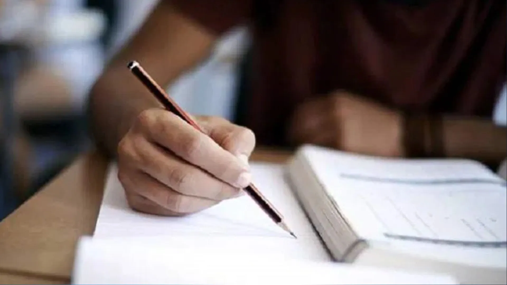 यूपी बोर्ड परीक्षा: समय अंतराल नहीं मिलने से दबाव महसूस कर रहे विद्यार्थी
