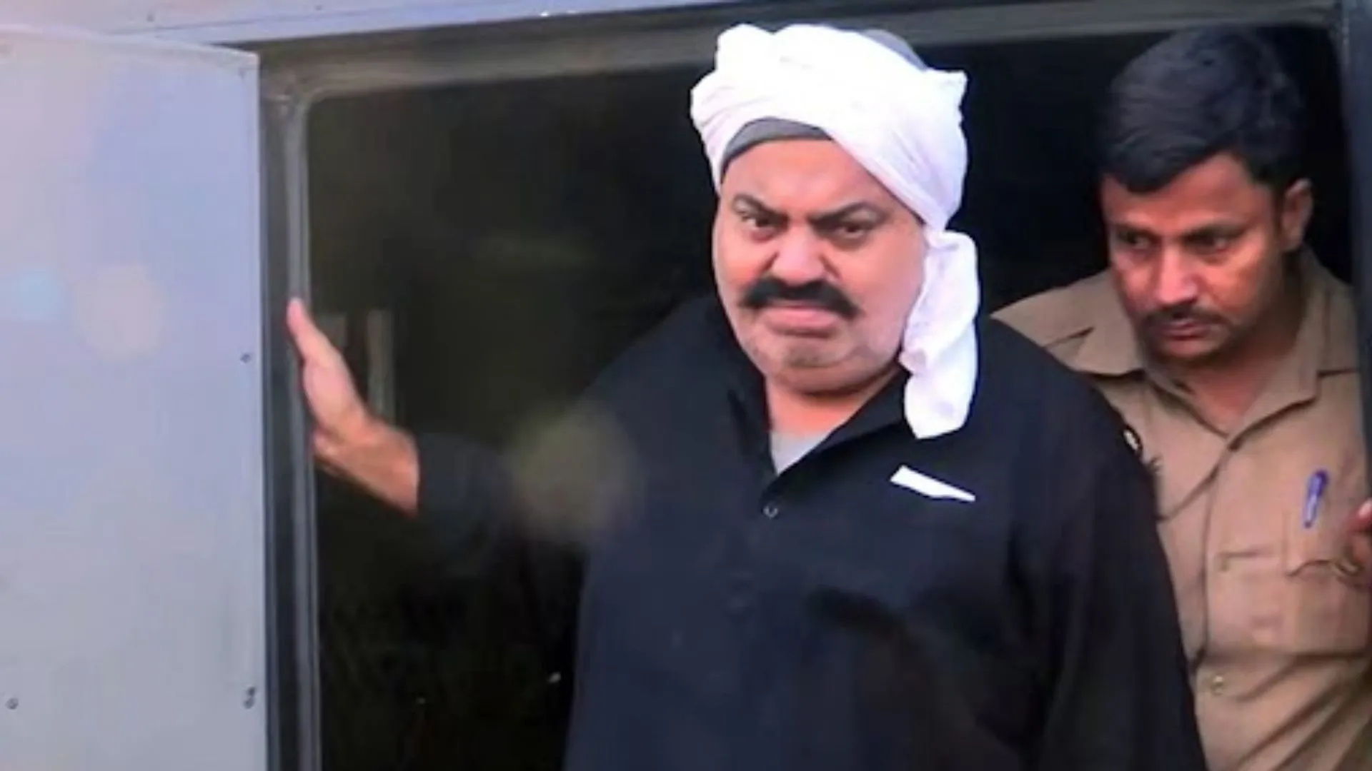 यूपी पुलिस ने मेरठ में अतीक अहमद की बहन के घर की कुर्की 