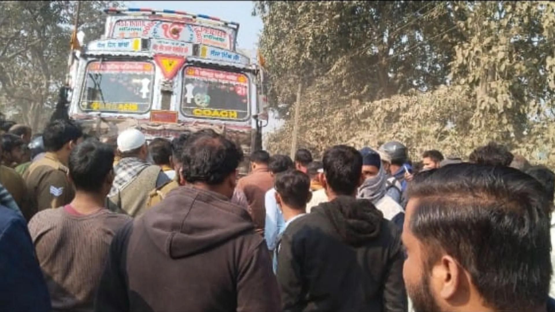 बरेली: ट्रक की चपेट में आने से मां-बेटी की मौत, परिवार में मचा कोहराम