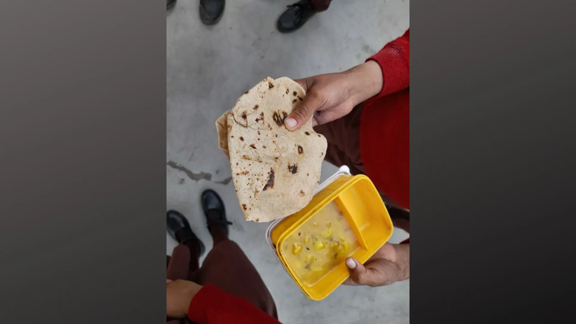बरेली: सब्जी में सोयाबीन की मात्रा कम तो कहीं बच्चे घर के टिफिन का खाना खाते मिले