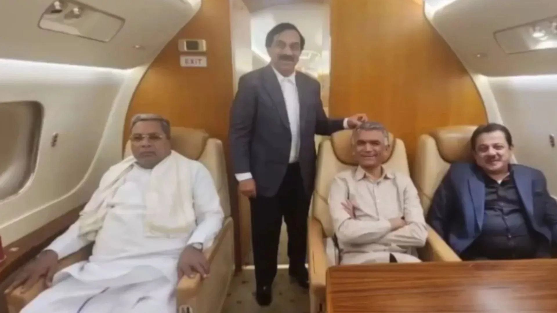 कर्नाटक के मुख्यमंत्री का निजी विमान में यात्रा करने का वीडियो वायरल, भाजपा ने की आलोचना 