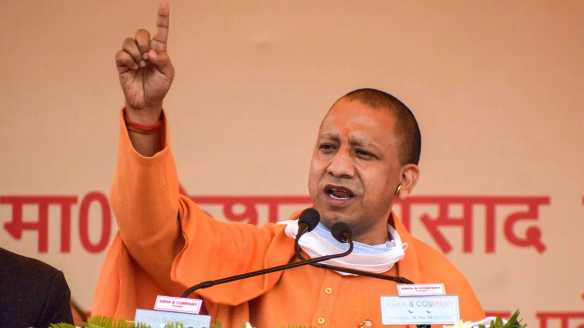 बरेली: एयरफोर्स स्टेशन में मुख्यमंत्री का जनप्रतिनिधियों ने किया स्वागत