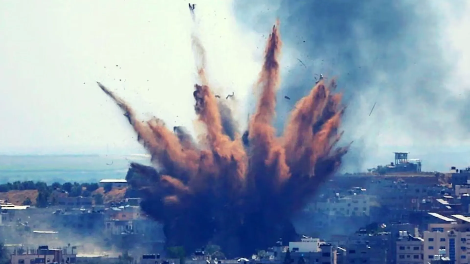 Israel-Hamas War: क्रिसमस के दिन इजरायल ने गाजा के शरणार्थी शिविर पर किया हवाई हमला, 70 लोगों की मौत