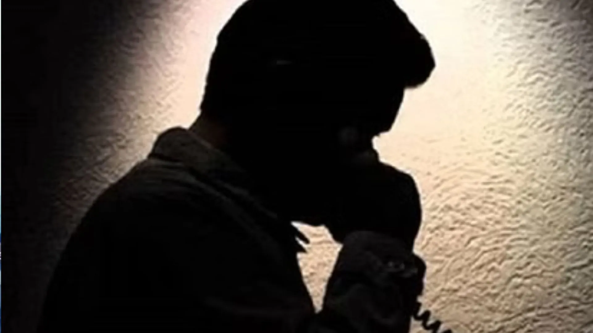 पीलीभीत: ग्राम विकास अधिकारी के मोबाइल से चुराए पत्नी के फोटो और ब्लैकमेल कर वसूले 1.75 लाख, अब और मांगी दो लाख रंगदारी..जानिए पूरा मामला