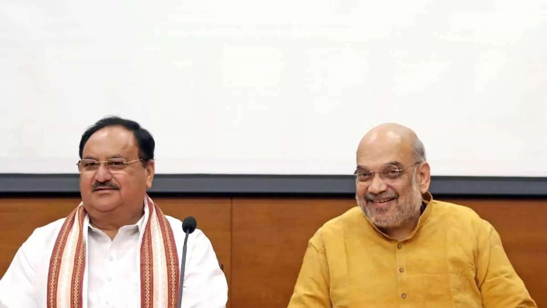 अमित शाह और जेपी नड्डा पहुंचे कोलकाता, लोकसभा चुनाव की तैयारियों का करेंगे आकलन