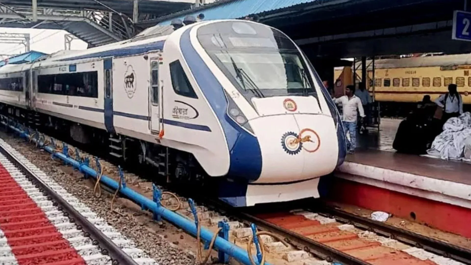 प्रधानमंत्री मोदी ने जालना-मुंबई वंदे भारत ट्रेन सेवा को दिखाई हरी झंडी 