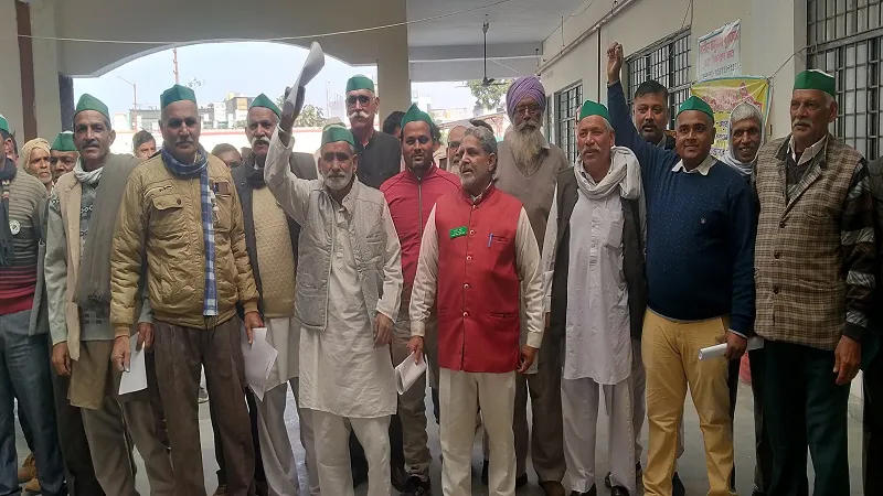 मुरादाबाद : गन्ना मूल्य 450 रुपये क्विंटल करने की मांग, किसानों ने संपूर्ण समाधान दिवस में किया प्रदर्शन