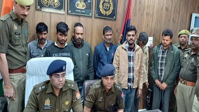 संभल: अंतरर्राज्यीय नकली नोट गैंग के सात सदस्य गिरफ्तार, 1.32 लाख के नकली नोट बरामद