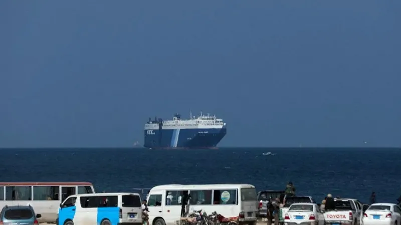 हूती के बाब अल-मंडेब जलडमरूमध्य में हुआ मिसाइल हमला, मालवाहक जहाज बाल-बाल बचा