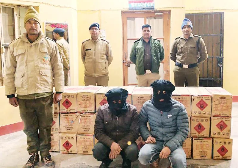खटीमा: 90 पेटी नेपाली लाइटर लाए जा रहे थे नेपाल से...पुलिस ने दो लोगों को पकड़ा