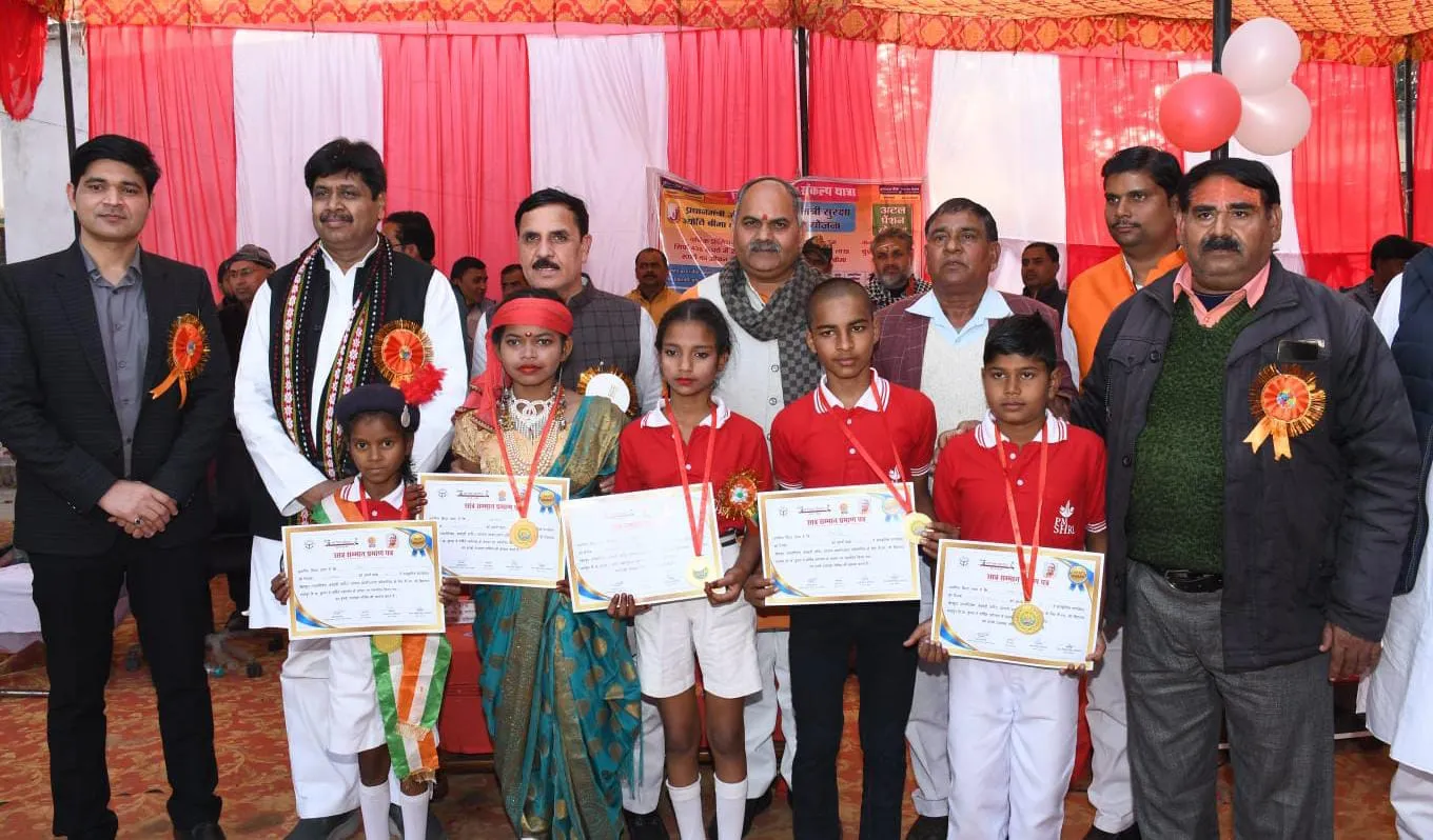  पीएम श्री विद्यालय के चयन पर कौशाम्बी सांसद ने जताई खुशी,दी बधाई