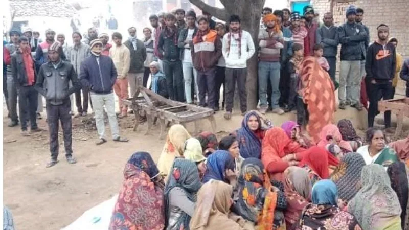 Jalaun Crime: गोली लगने से युवक की मौत, पड़ोस के मकान में मिला शव… पास में मिला तमंचा
