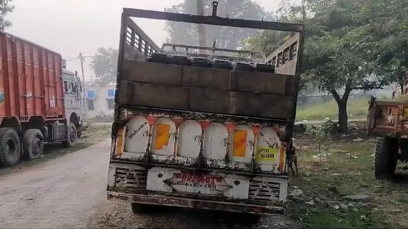 Jalaun News: टैक्स चोरी करके मध्य प्रदेश से लाया जा रहा सरसों का तेल पकड़ा, जीएसटी व परिवहन विभाग की टीम को मिली सफलता
