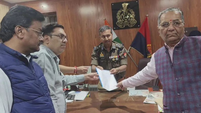 Kanpur: JCP अपराध से मिलने पहुंचे सर्राफा कारोबारी, 20 किलो सोना और 1 करोड़ कैश लेकर कारीगर हो गया फरार, SIT गठित