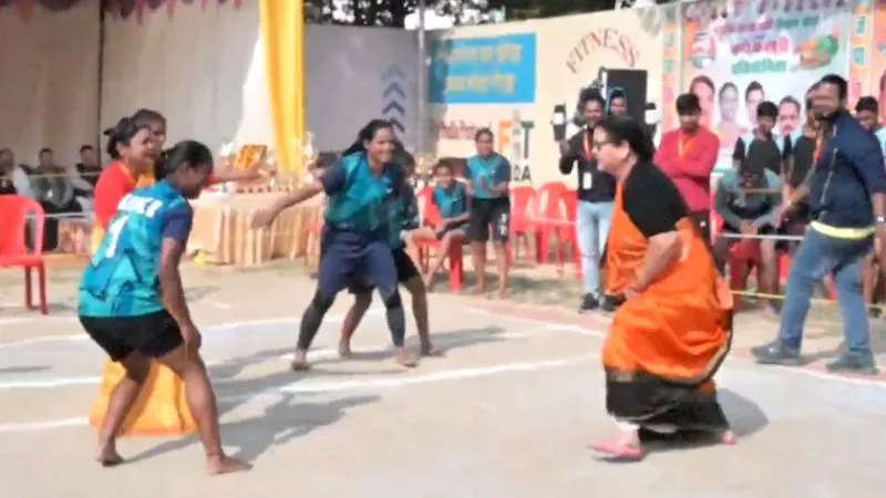 UP: BJP किसान मोर्चा की तरफ से नमो कबड्डी प्रतियोगिता का आयोजन… महापौर प्रमिला पांडेय ने भी आजमाएं हाथ