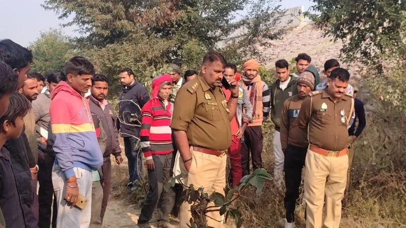 Kannauj News: आगरा लखनऊ एक्सप्रेस वे के नीचे खून से लथपथ मिला महिला का शव, हत्या की आशंका