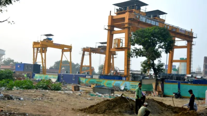 Kanpur: भूमिगत सुरंग बनाने में एक दर्जन मकानों को खतरा, सेंट्रल से नयागंज रूट पर मेट्रो ने टनल निर्माण के लिए कई घरों को दिया नोटिस