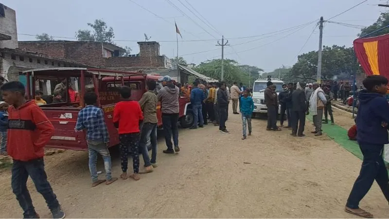 Kanpur Dehat News: भंडारा बनाते समय गैस सिलेंडर में लगी आग, चपेट में आकर पांच लोग झुलसे