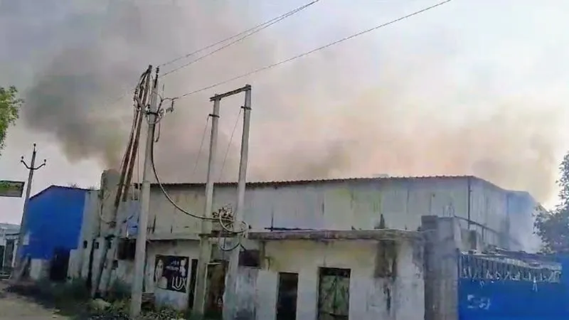 Kanpur Fire: शॉर्ट सर्किट से अगरबत्ती फैक्ट्री में लगी आग, दमकल ने पाया काबू