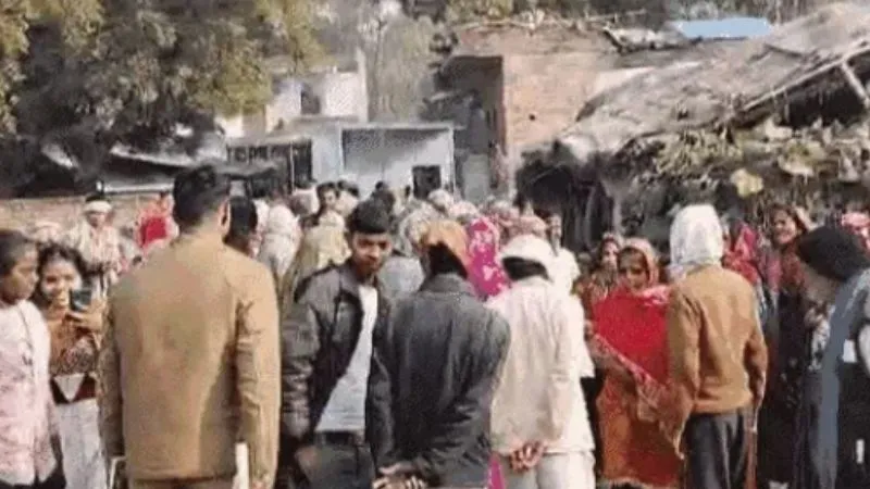 Kanpur: कार सवार दबंगों ने जमकर की मारपीट व तोड़फोड़, दो घायल, अंबेडकर कार्यक्रम के समापन के दौरान हुआ बवाल