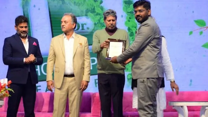 Unnao के डॉक्टर निखिल को पूर्व क्रिकेटर कपिल देव ने किया सम्मानित, लखनऊ में कार्यक्रम हुआ आयोजित