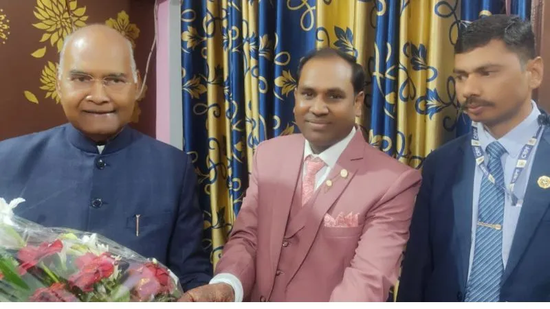 Kanpur Dehat: भतीजे की शादी में शामिल होने झींझक पहुंचे पूर्व राष्ट्रपति रामनाथ कोविंद, परिजनों ने किया स्वागत