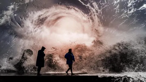 सोमवार को आंध्र तट को पार करेगा चक्रवात, तब्दील होगा दबाव क्षेत्र