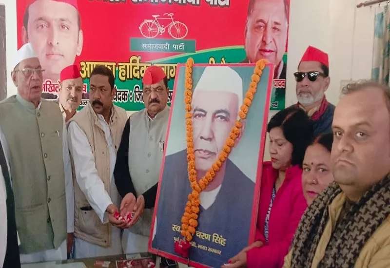 मुरादाबाद : किसान दिवस पर सपाइयों ने चौधरी चरण सिंह को किया नमन 