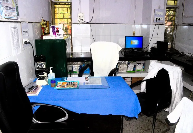 मुरादाबाद : ओपीडी में चिकित्सकों का इंतजार कर लौटे मरीज और परिवार के लोग