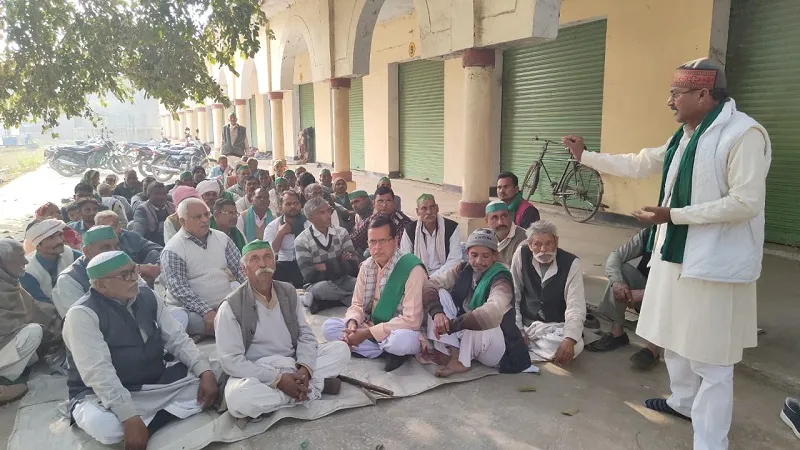अमरोहा: गन्ना मूल्य घोषित न करने पर सरकार के खिलाफ जताया विरोध, मंडी समिति में हुई भाकियू की मासिक पंचायत 