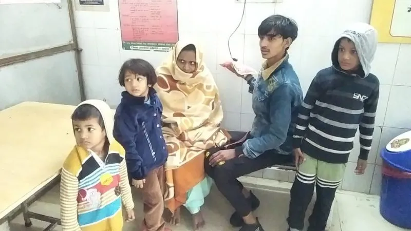 Etawah News: चलती ट्रेन में महिला ने मृत बच्ची को दिया जन्म, भरथना स्टेशन पर रोकी, प्रसूता अस्पताल में भर्ती