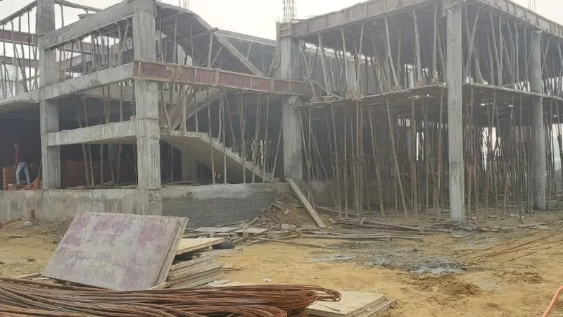 अब उन्नाव में नही होगी दवाओं की कमी, सहजनी में बन रहा स्थाई ड्रग वेयर हाउस, युद्ध स्तर पर चल रहा है भवन निर्माण का कार्य