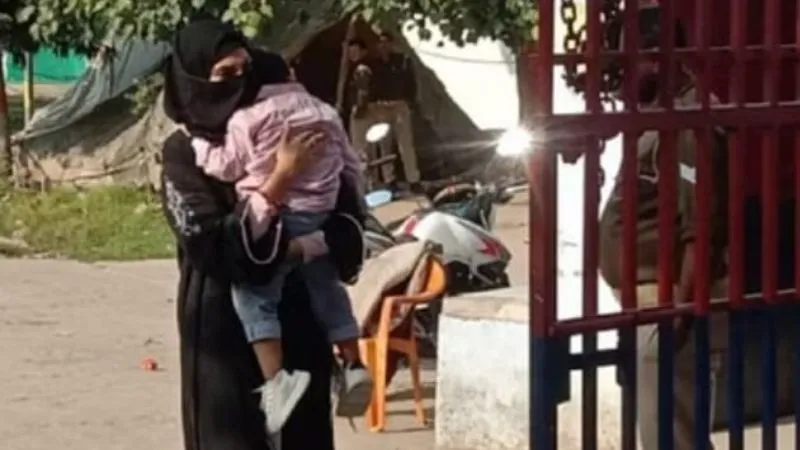 Mukhtar Ansari: पोते को देखते ही दादा मुख्तार के छलके आंसू, गले लगाकर किया दुलार, निखत ने जेल में की मुलाकात, पढ़ें...