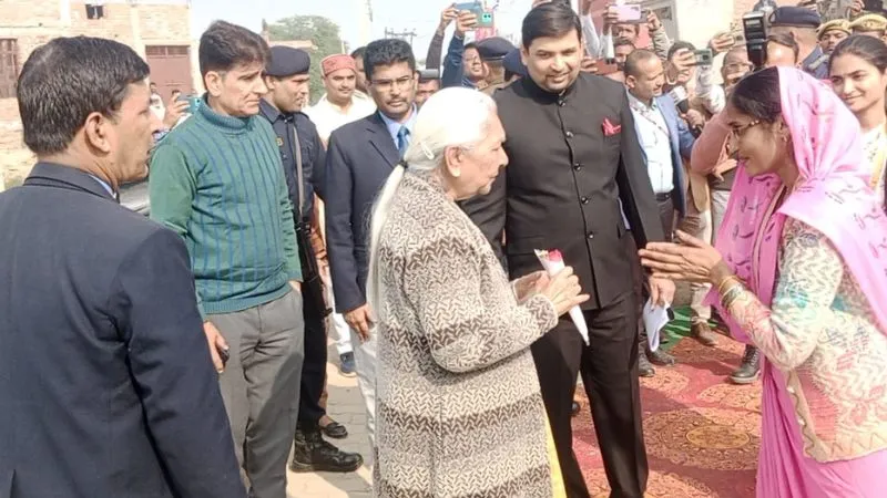 UP: Chitrakoot पहुंची राज्यपाल आनंदीबेन पटेल... जिला जेल का निरीक्षण कर टेस्ट किया खाना, जेल में पाठशाला लगाई