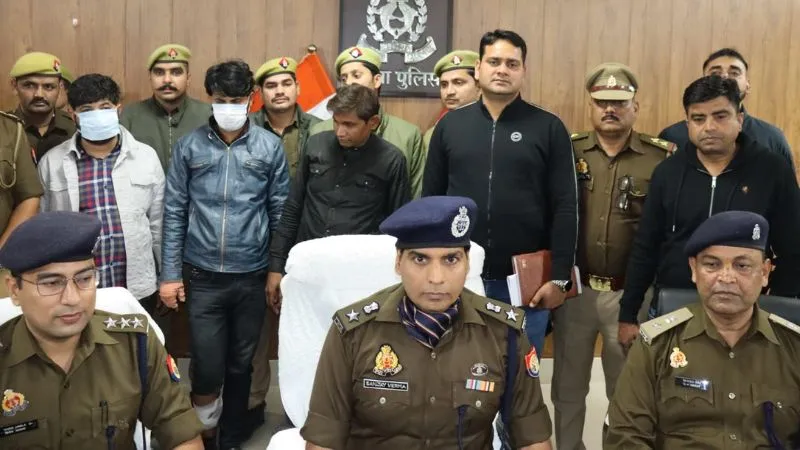 Etawah: पुलिस-बदमाशों के बीच मुठभेड़ में दो को लगी गोली… तीन गिरफ्तार, सैफई रोडवेज बस डिपो से चोरी की बात कबूली