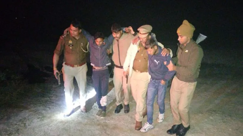 Kanpur Dehat Crime: पुलिस-बदमाशों के बीच मुठभेड़… दो के पैर में लगी गोली, एक को दौड़ाकर पकड़ा