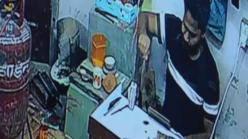 Kanpur News: कोलकाता से पकड़ा गया 30 लाख का सोना लेकर भागने वाला प्रीतम मंडल, ट्रांजिट रिमांड पर शहर लाएगी पुलिस