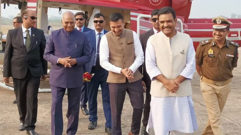 UP News: पूर्व राष्ट्रपति रामनाथ कोविंद पहुंचे कानपुर, इन अधिकारियों ने किया स्वागत