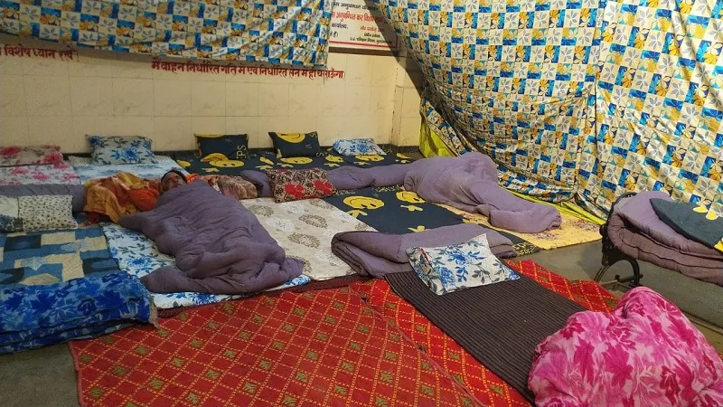 अमृत विचार पड़ताल : कड़ाके सर्दी में भी रैन बसेरों का रुख नहीं कर रहे मुसाफिर