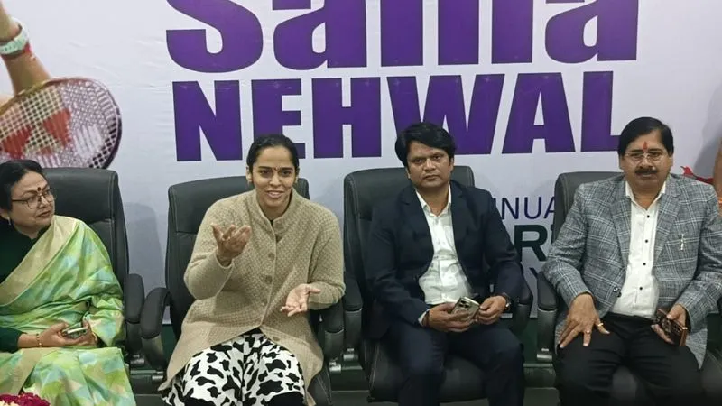 Etawah: अंतरराष्ट्रीय बैडमिंटन खिलाड़ी साइना नेहवाल ने एनुअल स्पोर्ट्स डे पर मेधावी खिलाड़ियों को किया प्रोत्साहित