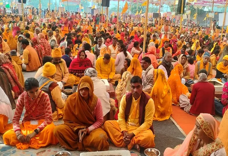 संभल : महायज्ञ में शामिल हुए पांच हजार श्रद्धालु, सद्मार्ग पर चलने का लिया संकल्प