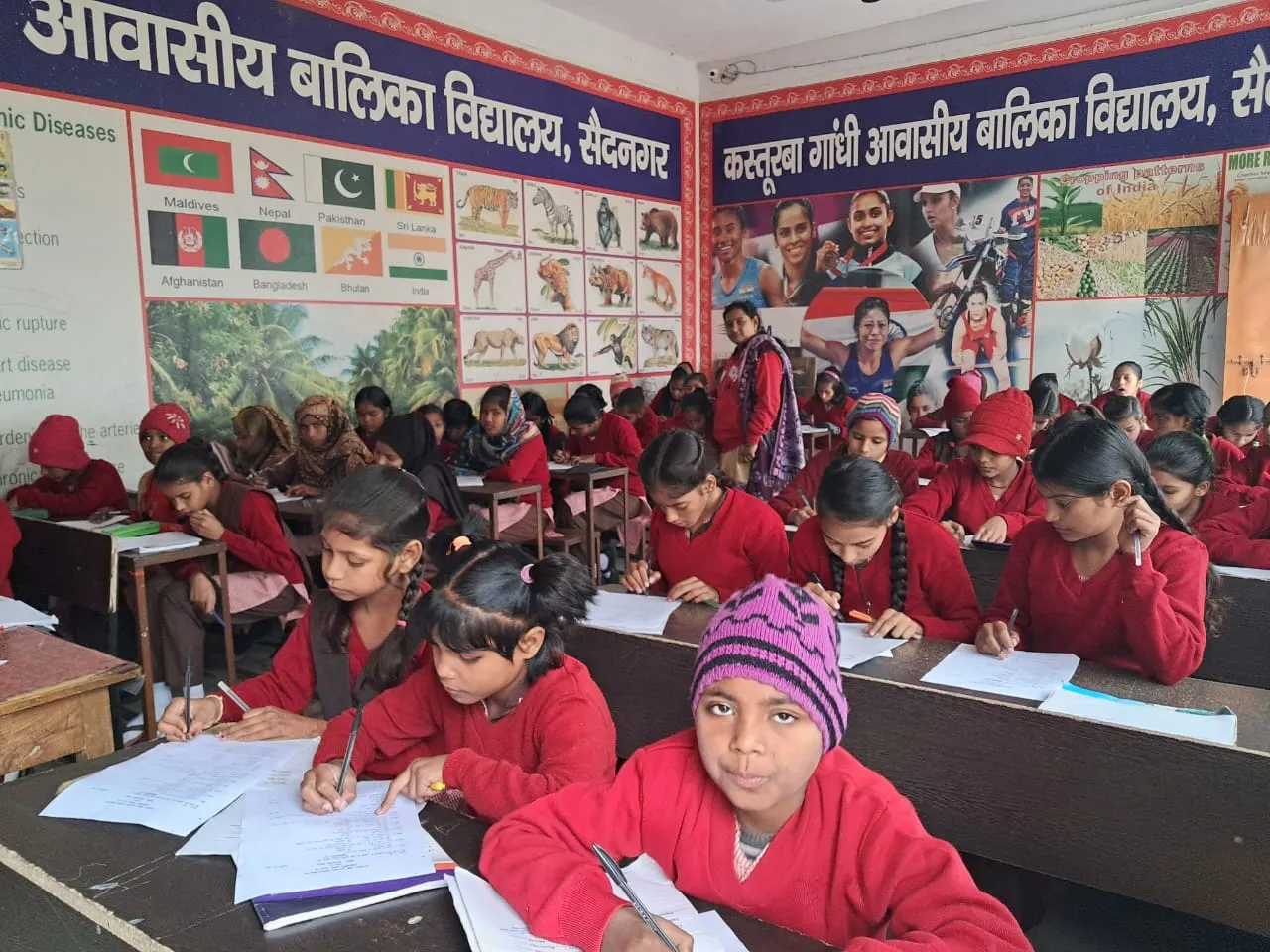 कस्तूरबा गांधी आवासीस बालिका विद्यालय में अर्द्धवार्षिक परीक्षायें शुरू, 19 को होंगी समाप्त