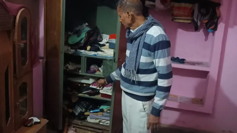 Kanpur Theft News: चोरों ने दो घरों में की लाखों रुपये की चोरी, ग्रामीणों ने एक को पकड़ा, जांच में जुटी पुलिस