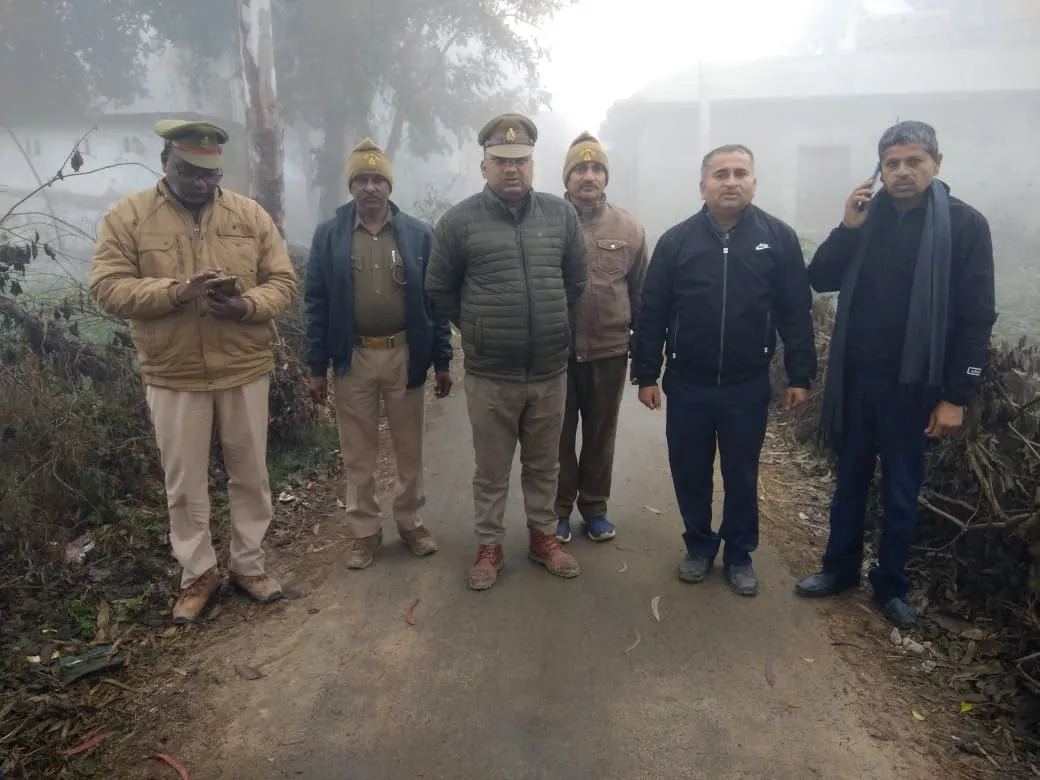दूसरे दिन भी गन्ने के खेत में देखा गया तेंदुआ, बढ़ी दहशत, औपचारिकता निभाती रही वन विभाग की टीम