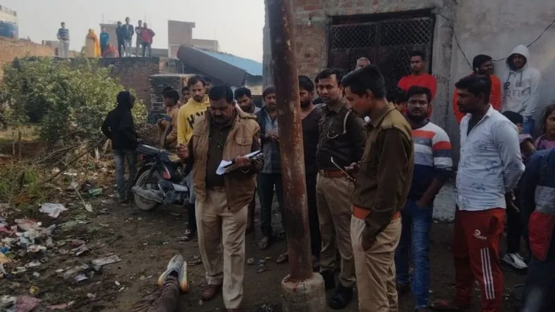 Unnao News: कूड़े के ढेर के पास मिला युवक का शव… गोली मारकर हत्या करने की चर्चा, जांच में जुटी पुलिस