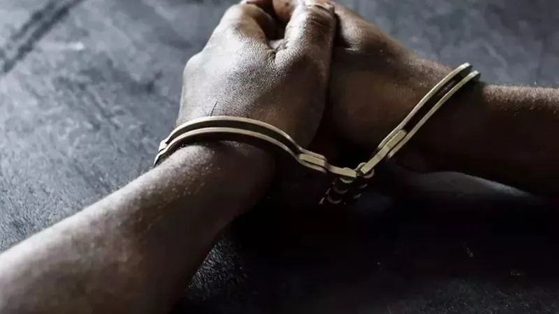 Unnao News: हत्यारे बेटे ने मां के साथ किया आत्मसमर्पण, पिता की गोली मारकर की थी हत्या