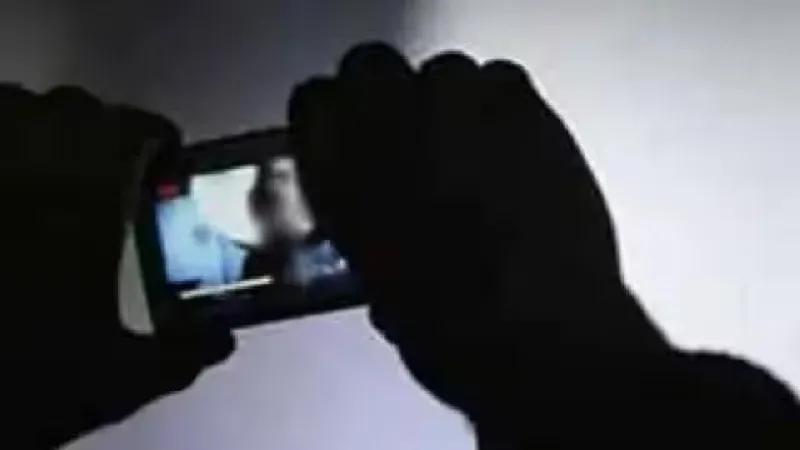 रामपुर: शादी का झांसा देकर युवती के अश्लील फोटो खींचे, ब्लैकमेल कर मांगे दो लाख रुपये